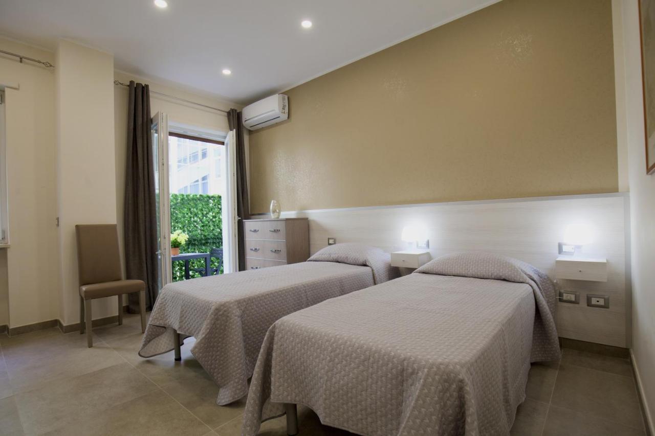 Six Rooms Неаполь Экстерьер фото