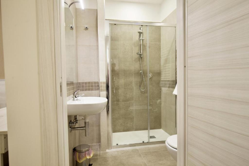 Six Rooms Неаполь Экстерьер фото