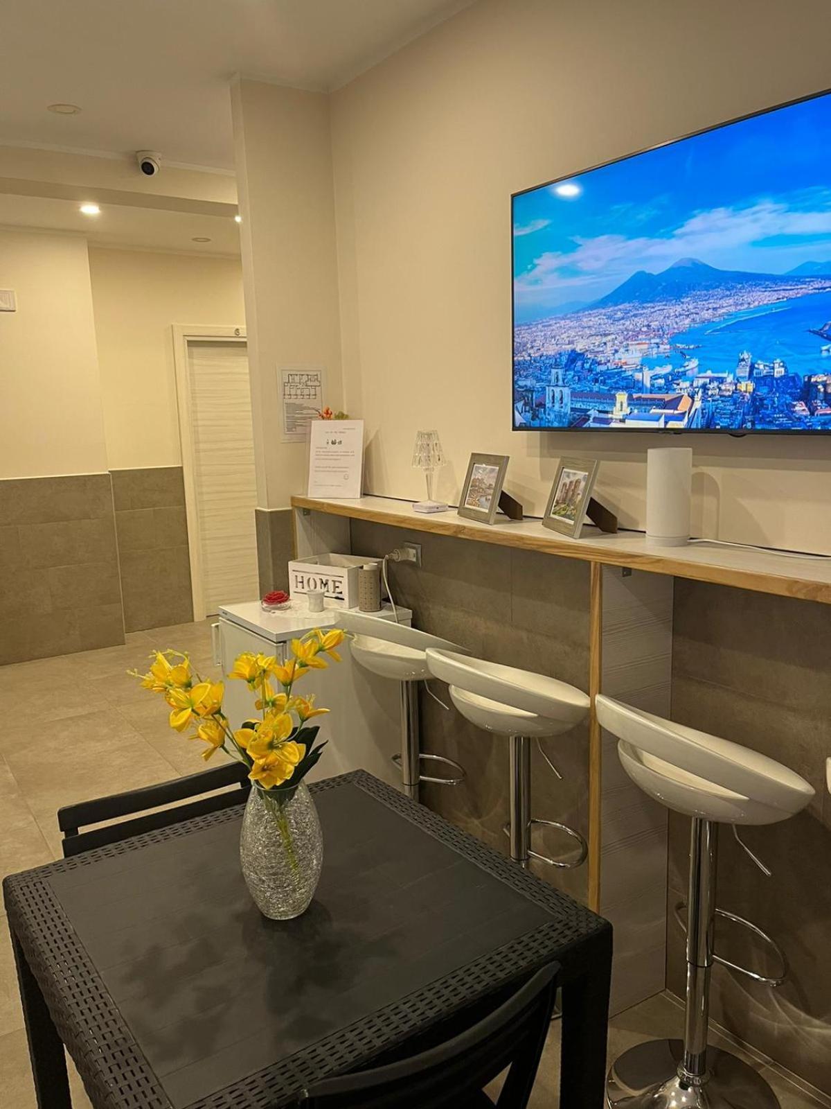 Six Rooms Неаполь Экстерьер фото